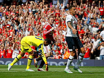 Manchester United kick-off Pre...